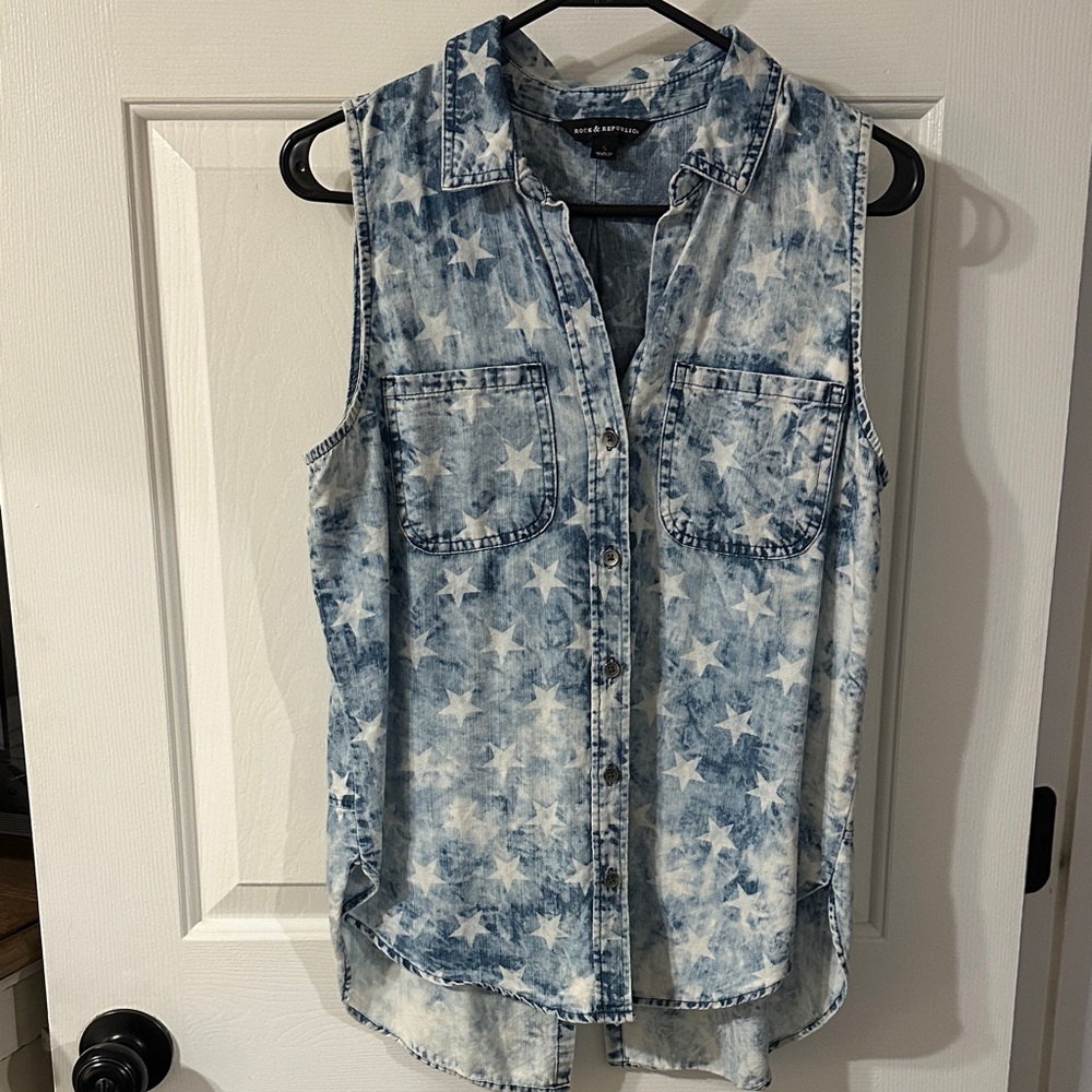 Rock & Republic sleeveless denim button down with stars, size small
